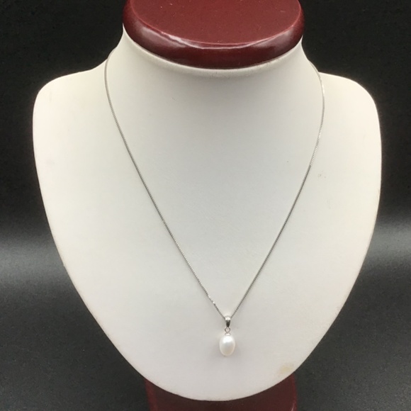 Vintage cultured White Pearls Sterling Silver Necklace and Earring marked  925 - Picture 3 of 7